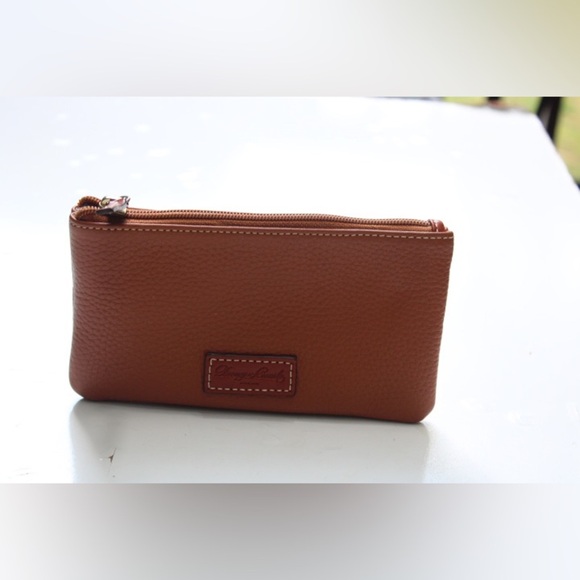 Dooney & Bourke Pebble Grain Zip Clutch/hand Bag - Picture 9 of 10